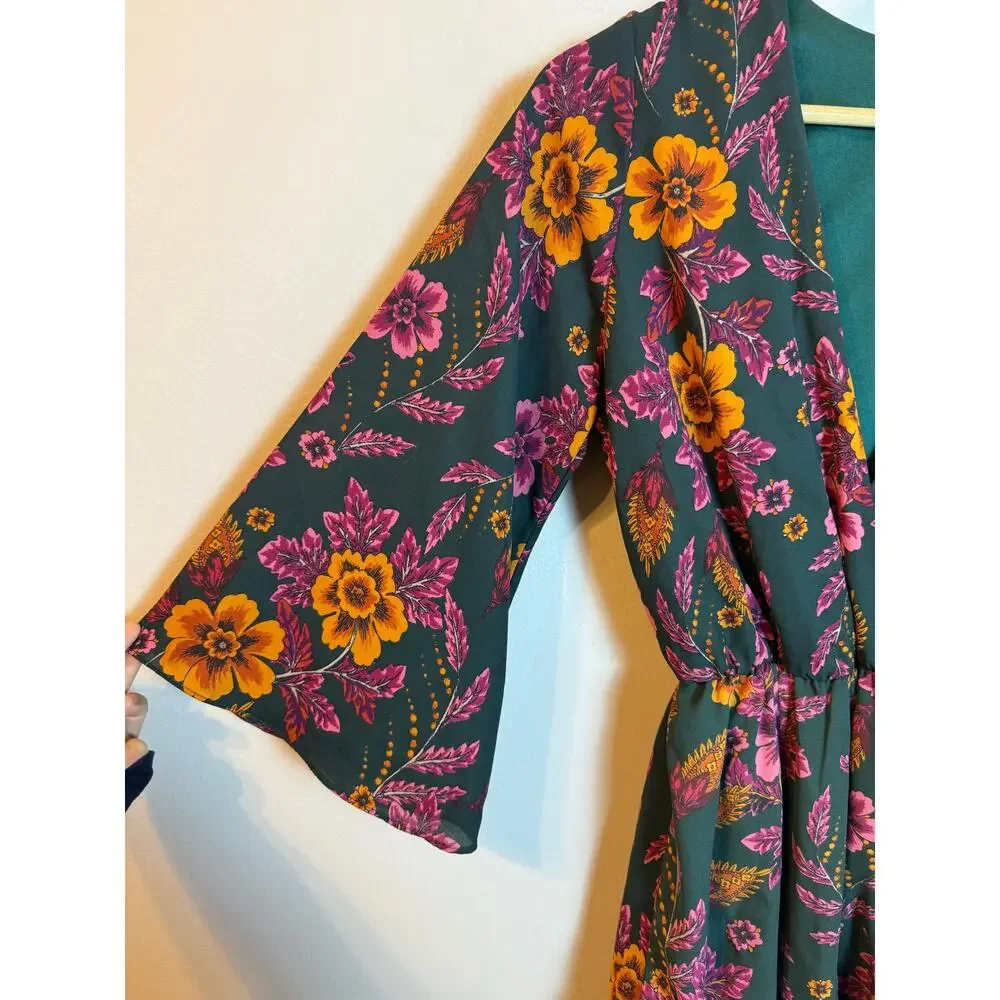 EVERLY SMALL NATURE ROAMS FLORAL ROMPER Deep V Neck Boho